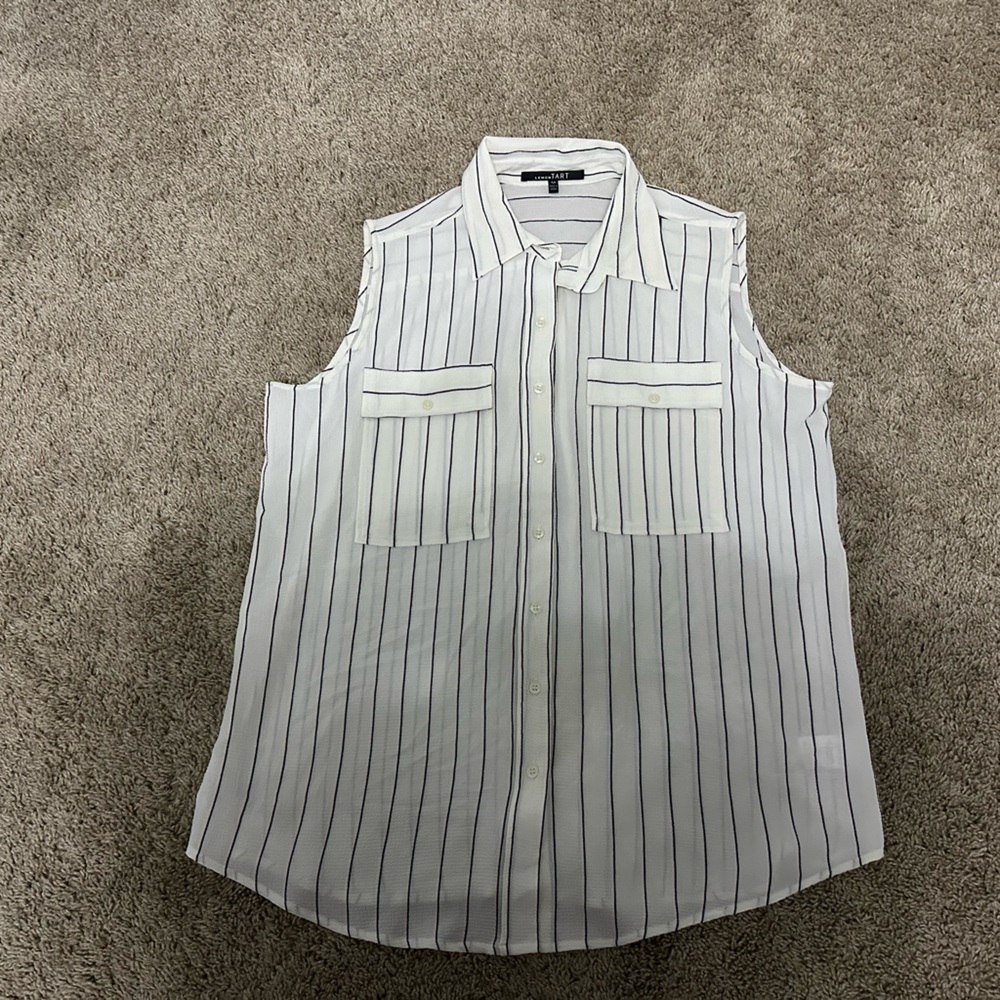 Sleeveless button up shirt